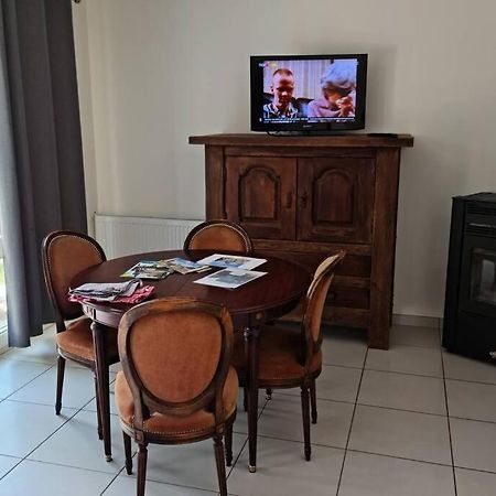 Maison Centre De Bellegarde Avec Jardin Et Terrasse Equipee D'Un Salon De Jardin Et D'Un Barbecue Cuisine Equipee 3 Chambres Avec 2 Lits Double 140X190 Et 2 Lits Simple Chauffage Poele A Granules Parking Gratuit Devant La Maison Bellegarde-du-Loiret Ngoại thất bức ảnh