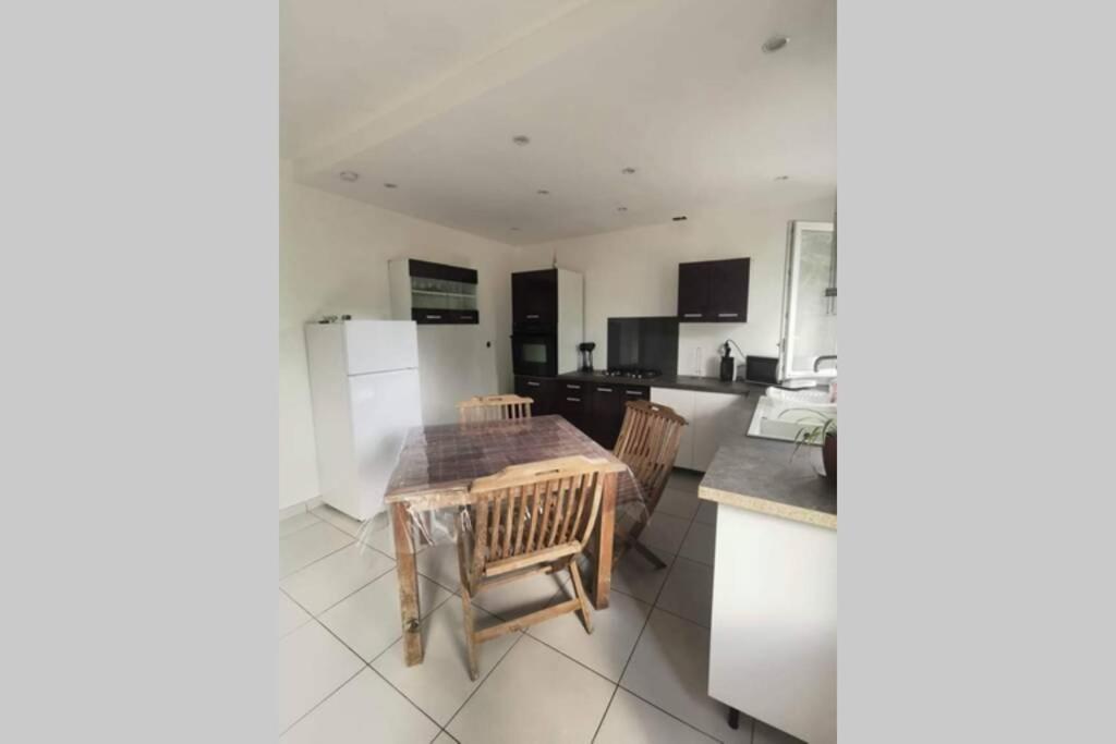 Maison Centre De Bellegarde Avec Jardin Et Terrasse Equipee D'Un Salon De Jardin Et D'Un Barbecue Cuisine Equipee 3 Chambres Avec 2 Lits Double 140X190 Et 2 Lits Simple Chauffage Poele A Granules Parking Gratuit Devant La Maison Bellegarde-du-Loiret Ngoại thất bức ảnh